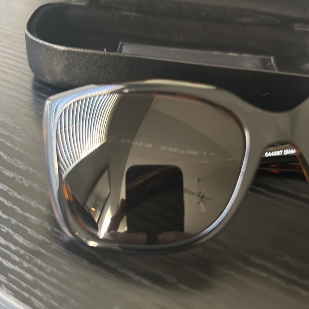 Coach sunglasses NWOT - Picture 5 of 6